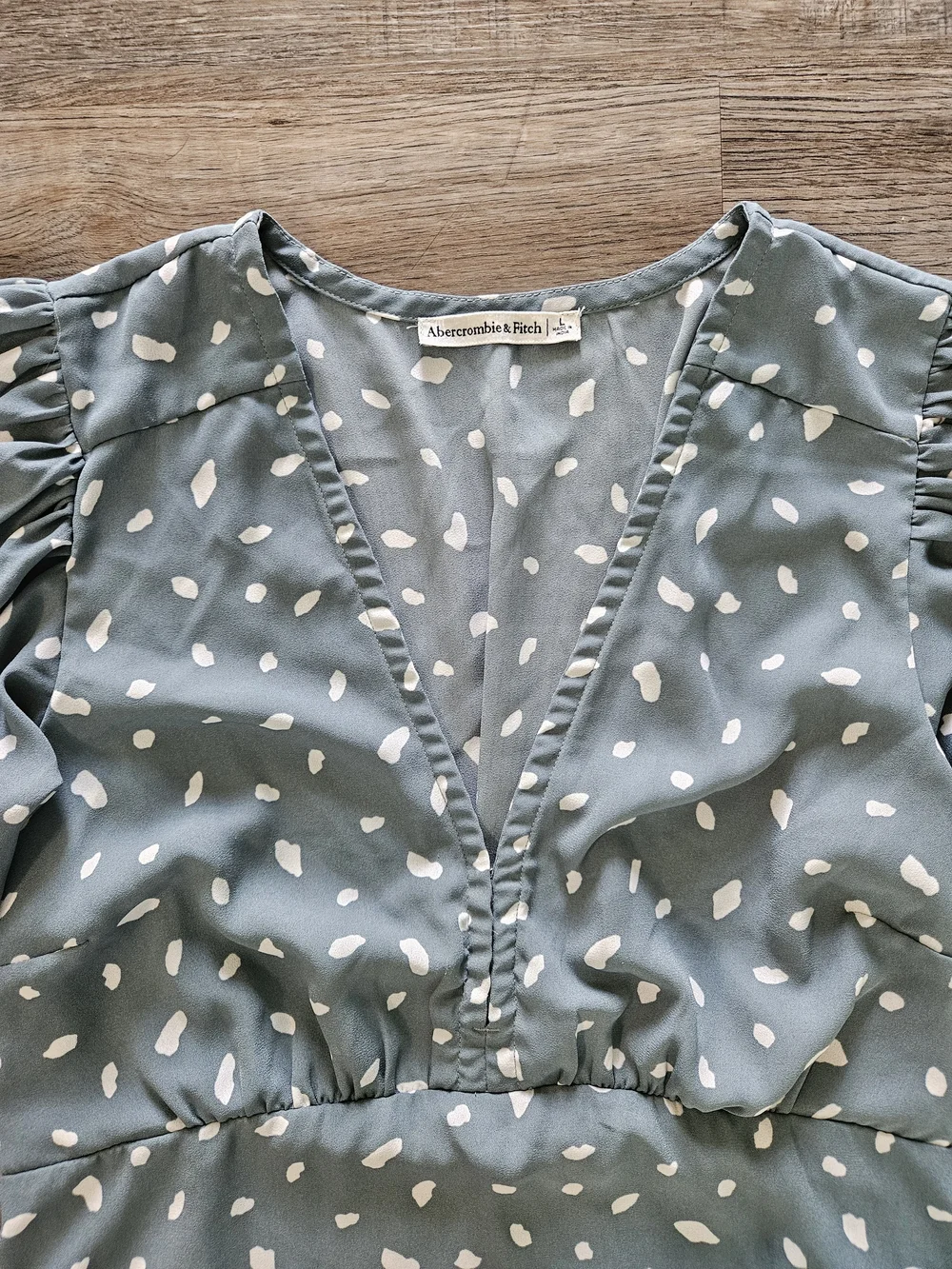 Abercrombie & Fitch V-Neck Green & White Puff Sleeve Peplum Blouse